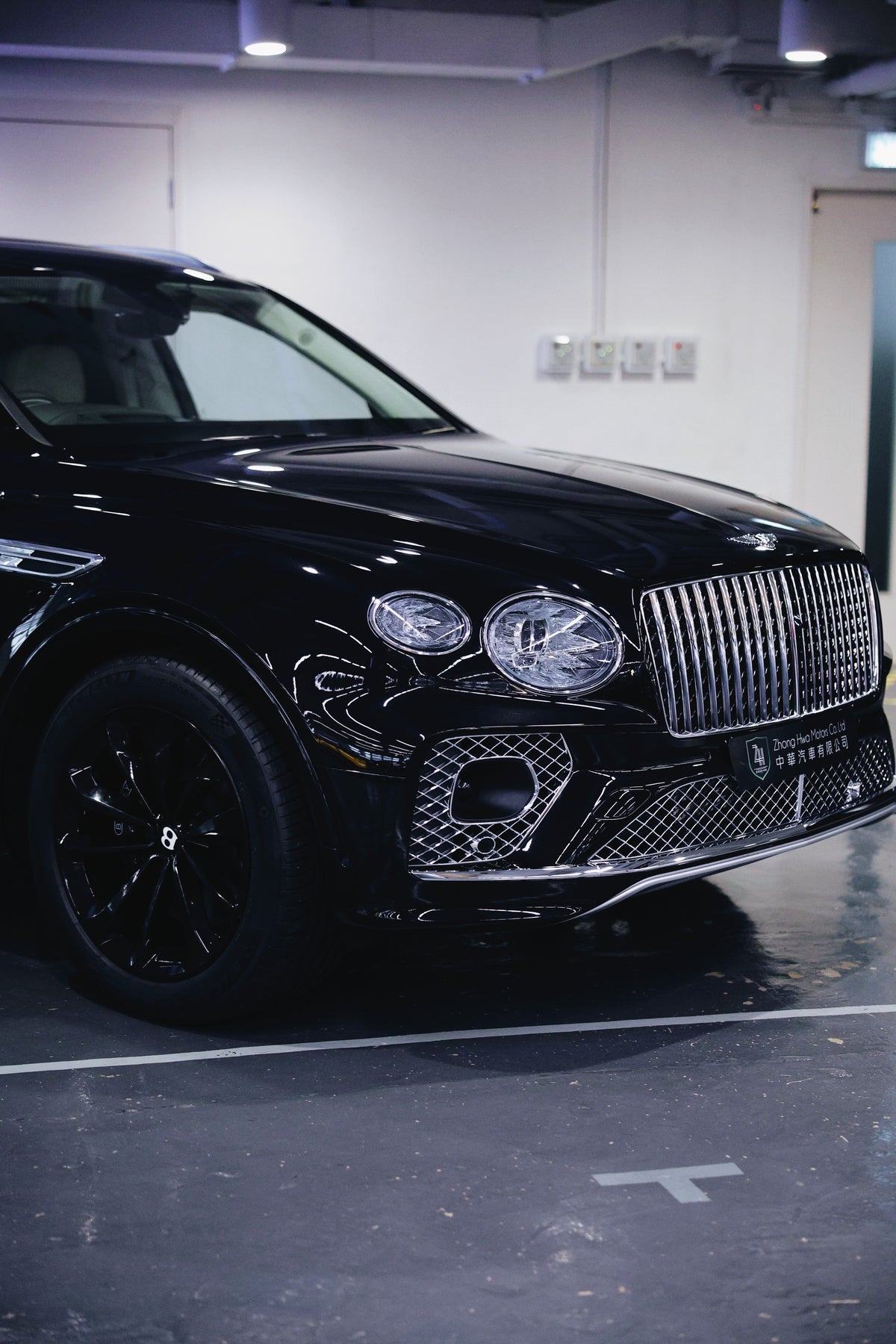 2024 Bentley Bentayga V8 EWB (Extended Wheelbase) Azure