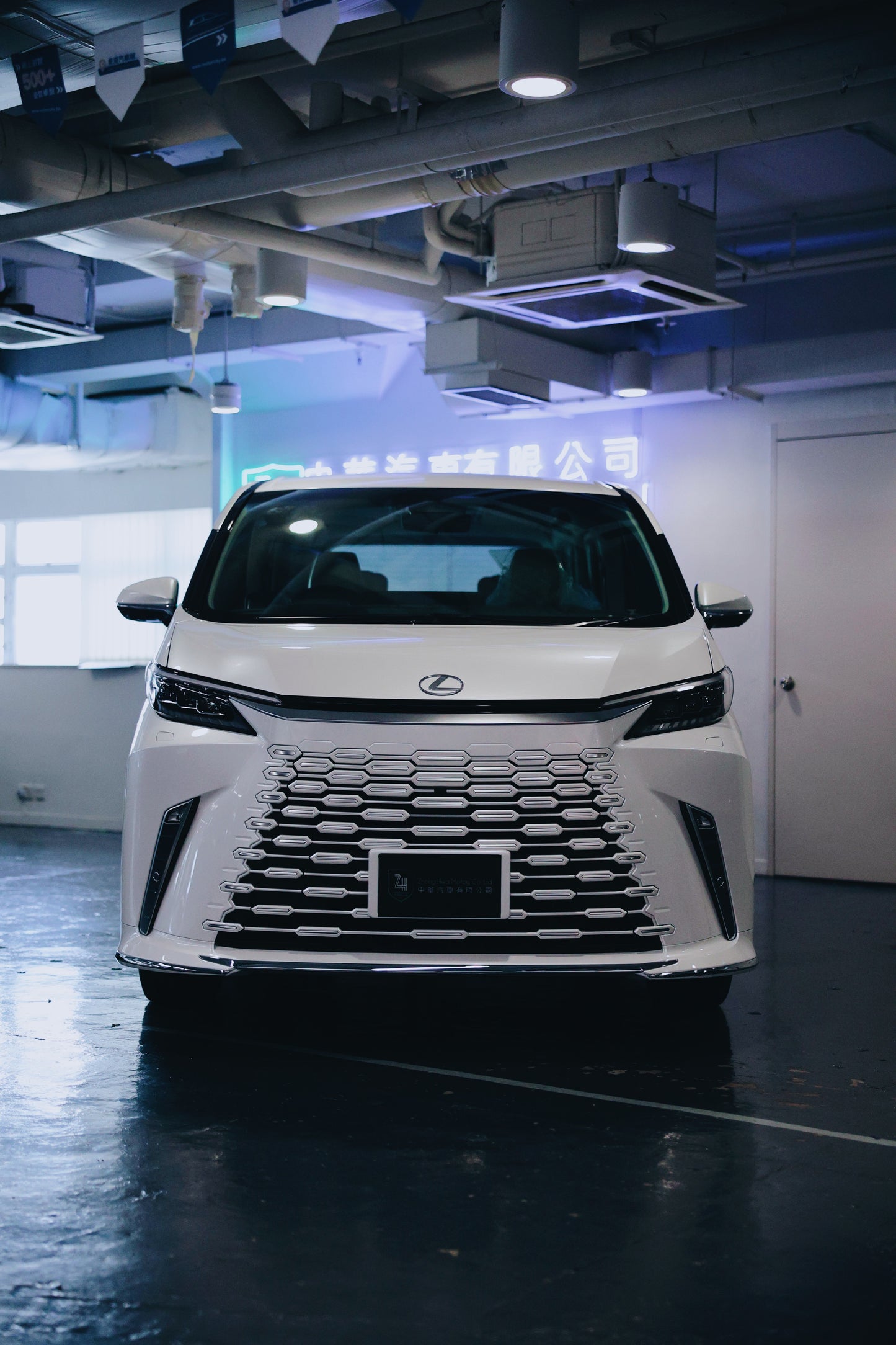 2025 Lexus LM500H HEV DIRECT 4