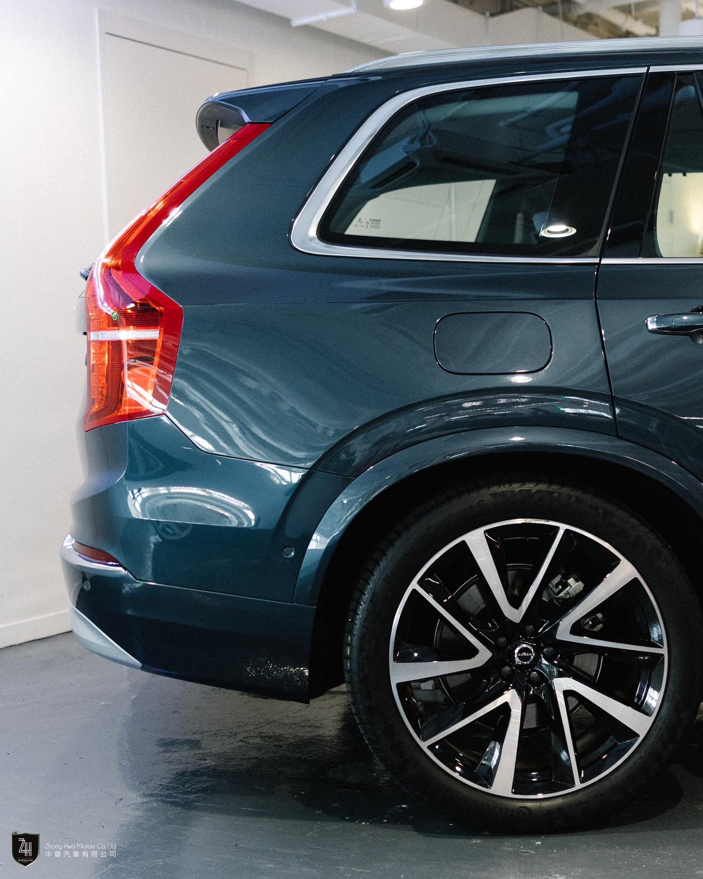 2022 Volvo XC90 B6