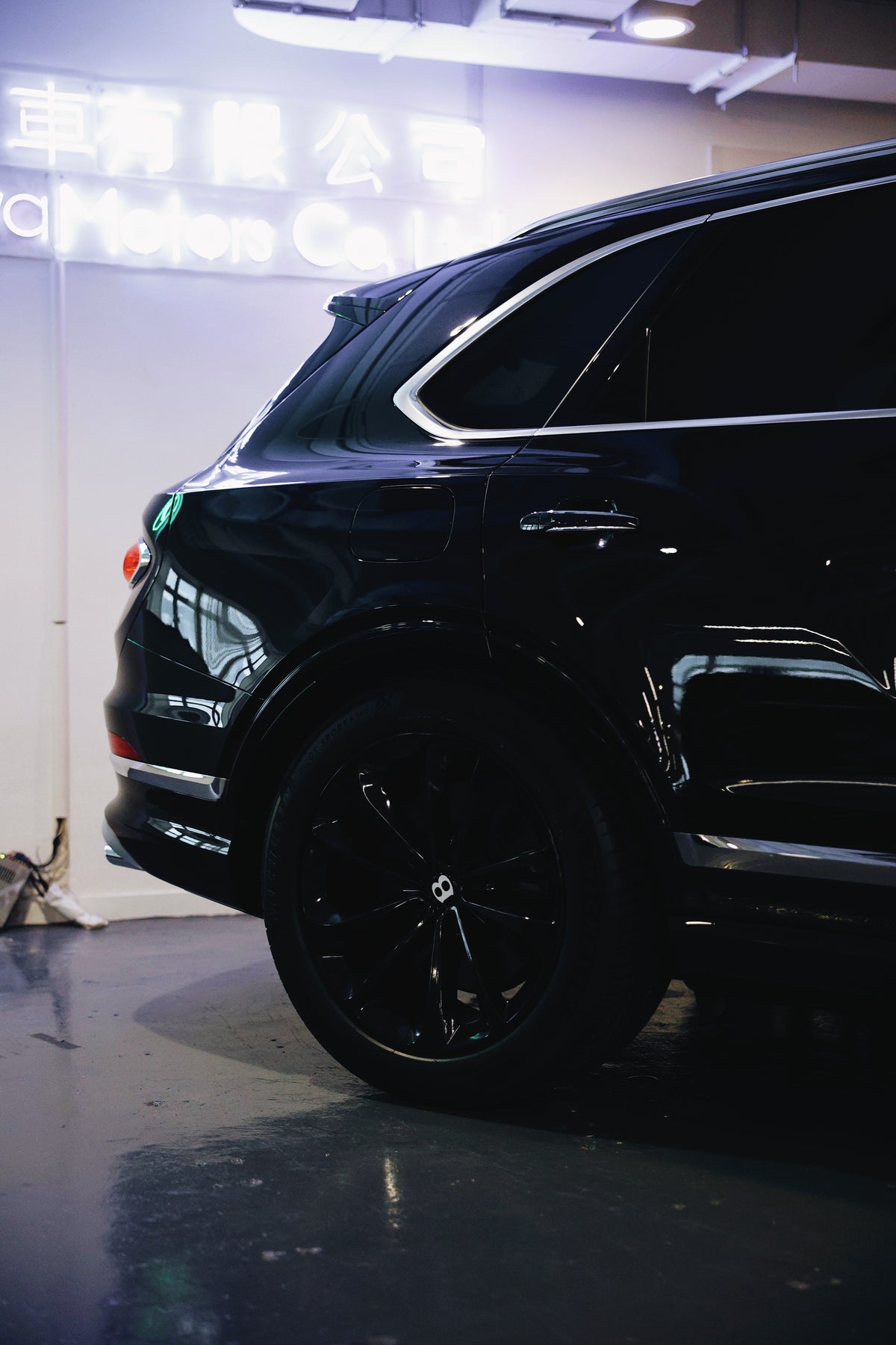 2024 Bentley Bentayga V8 EWB (Extended Wheelbase) Azure