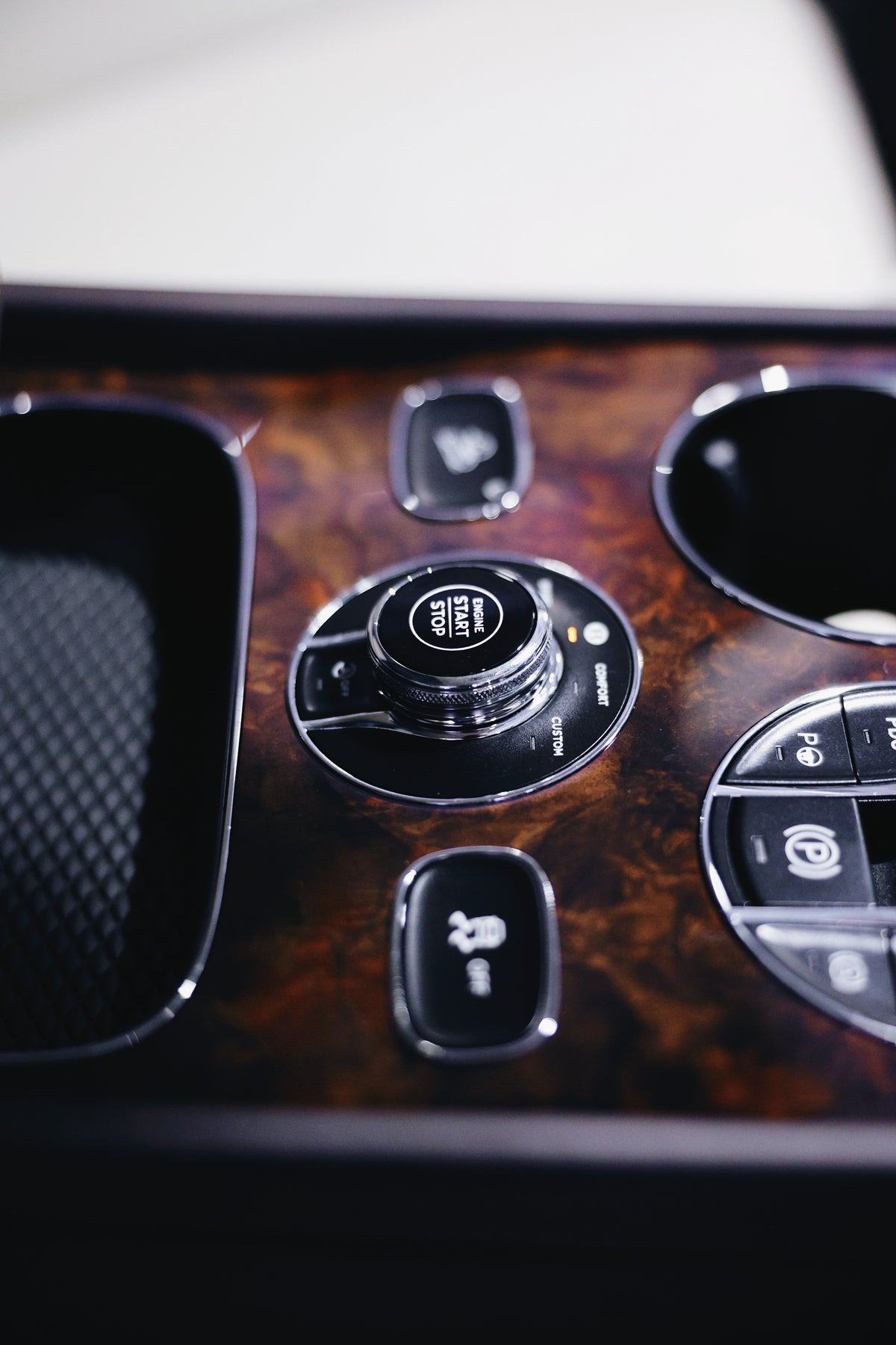 2024 Bentley Bentayga V8 EWB (Extended Wheelbase) Azure