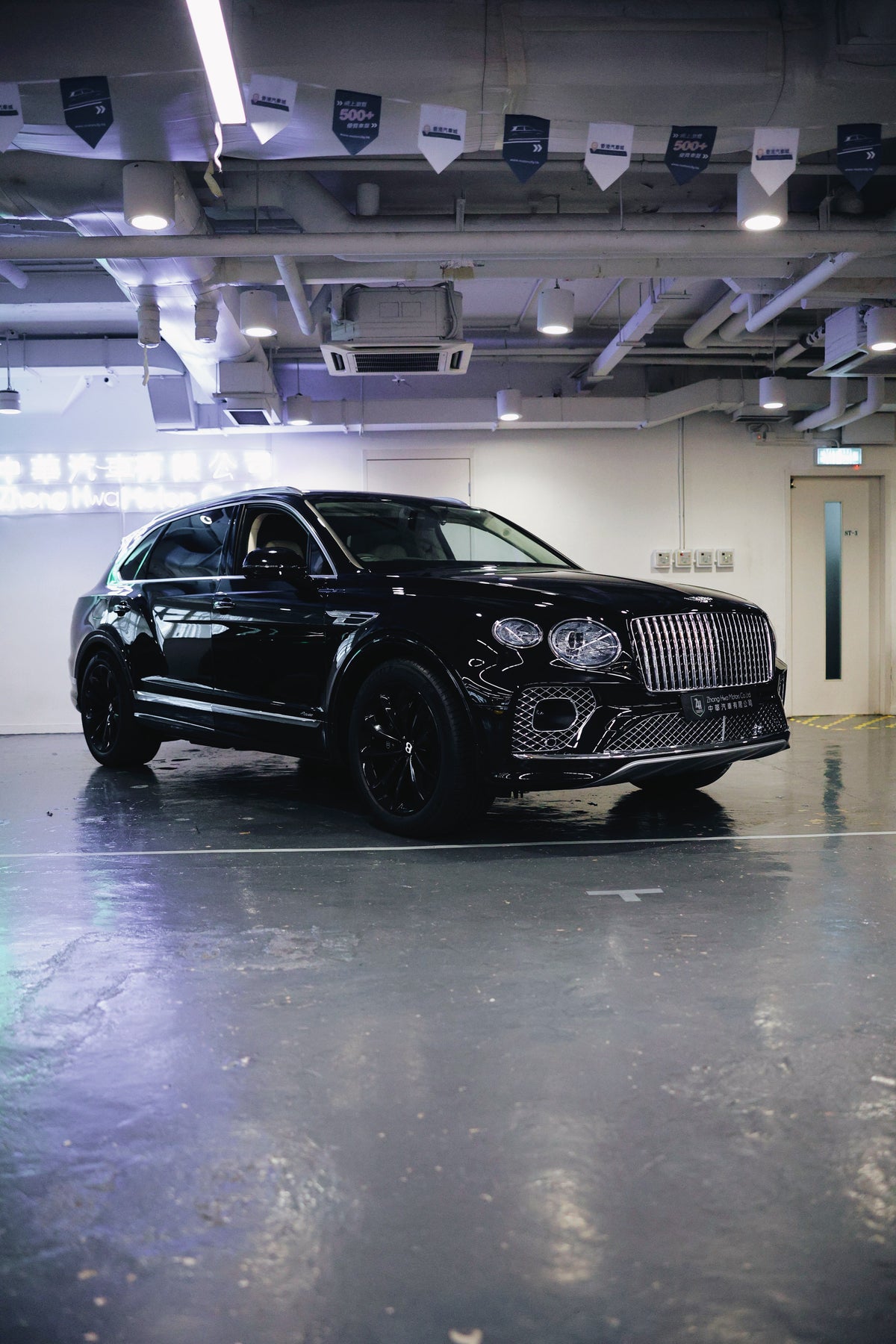 2024 Bentley Bentayga V8 EWB (Extended Wheelbase) Azure