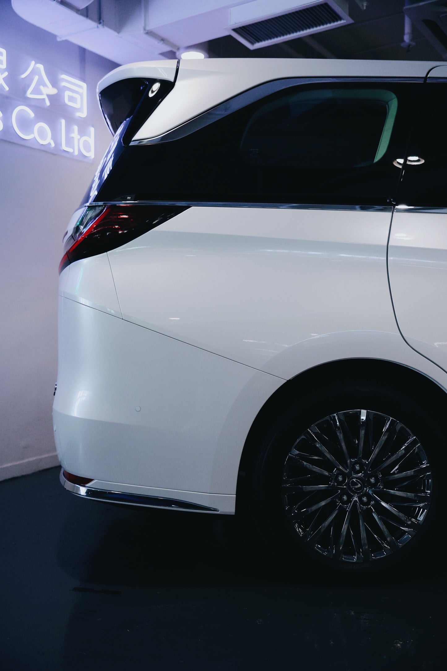 2025 Lexus LM500H HEV DIRECT 4