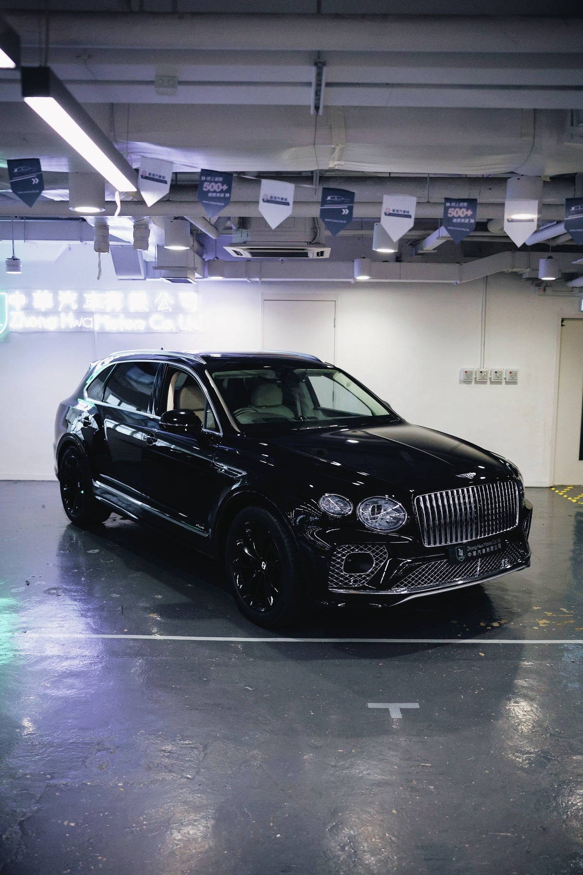2024 Bentley Bentayga V8 EWB (Extended Wheelbase) Azure