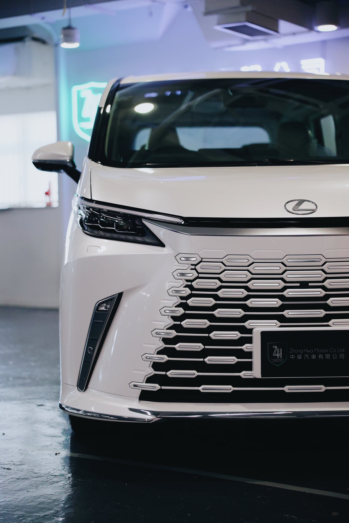 2025 Lexus LM500H HEV DIRECT 4