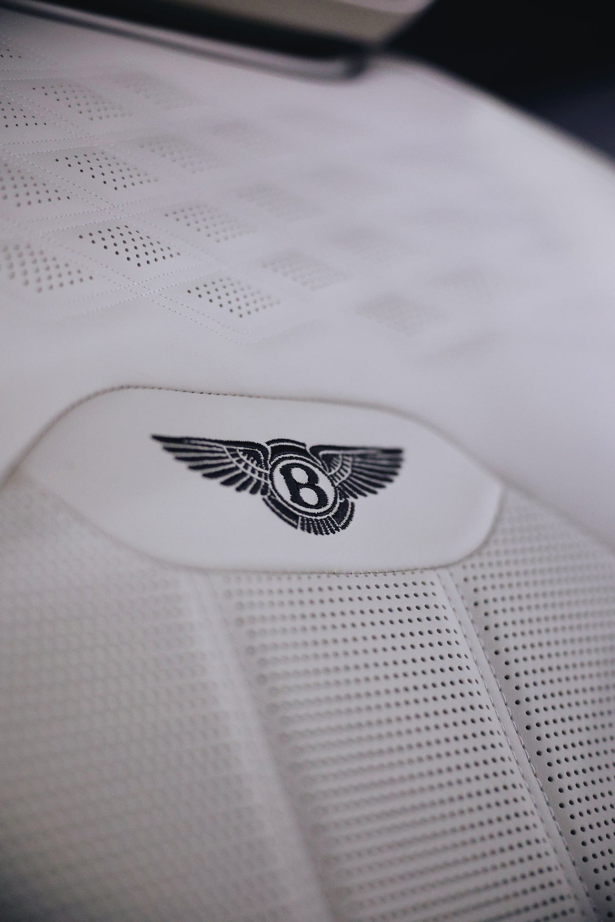 2024 Bentley Bentayga V8 EWB (Extended Wheelbase) Azure