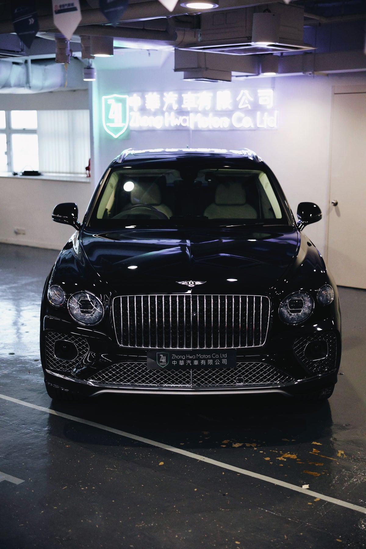 2024 Bentley Bentayga V8 EWB (Extended Wheelbase) Azure