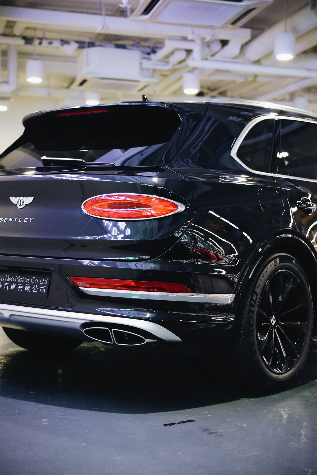2024 Bentley Bentayga V8 EWB (Extended Wheelbase) Azure